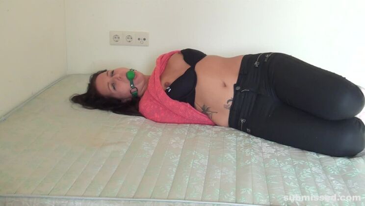 Lena struggling on a matras