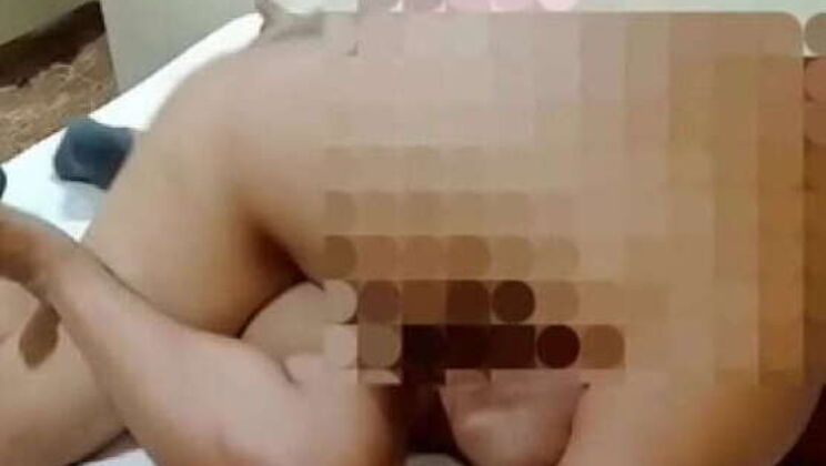 What a filthy wife I am, I get turned on when touched