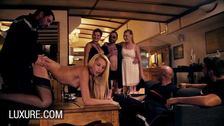 Anal and group sex with stunning women