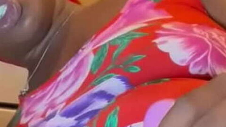 Ebony solo squirt session - Anais Anisee