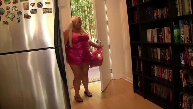 Curvy BBW Blonde with Huge Ass