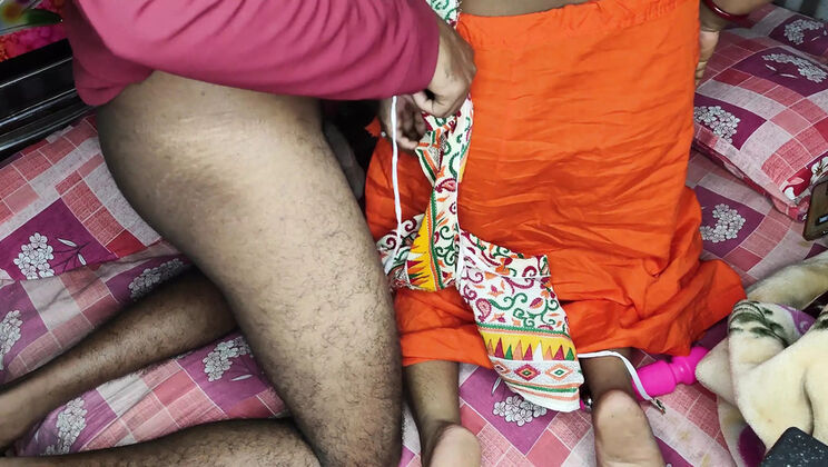 Desi Bhabhi Takes Big Ass Fuck in Missionary - Cumshot in HD