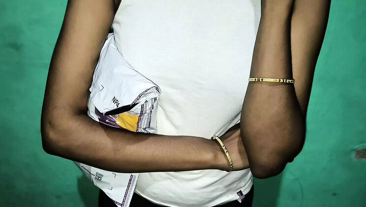 Tamil Delivery Girl Gets Hardcore Fuck by Customer - HD Hindi Audio