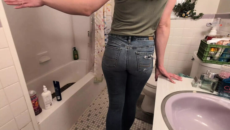 Desperate Peeing in Jeans - Mimiandevan's Golden Shower Fetish