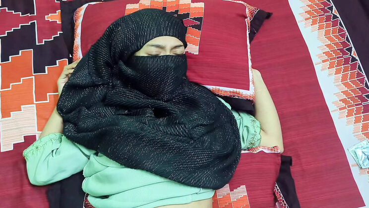 Desi Bhabhi Gets Wild with House Manager - Hardcore Fucking & Hot Cowgirl Action