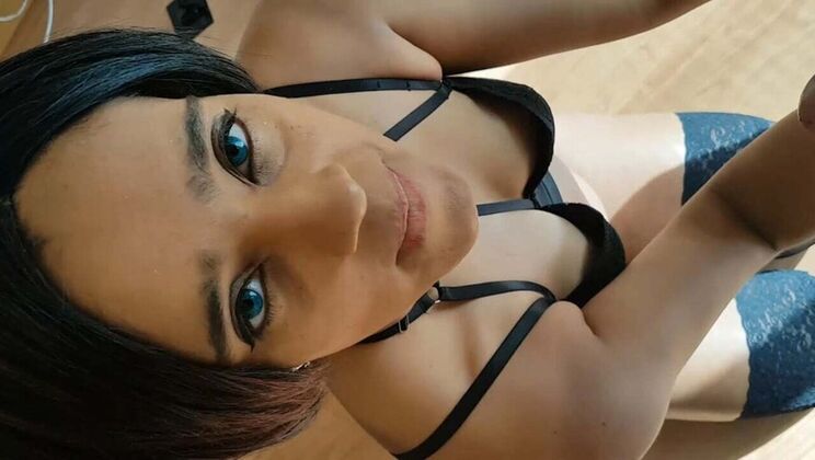 BlackSwan Gives Insane Blowjob During Gym Training - Huge Facial Cumshot