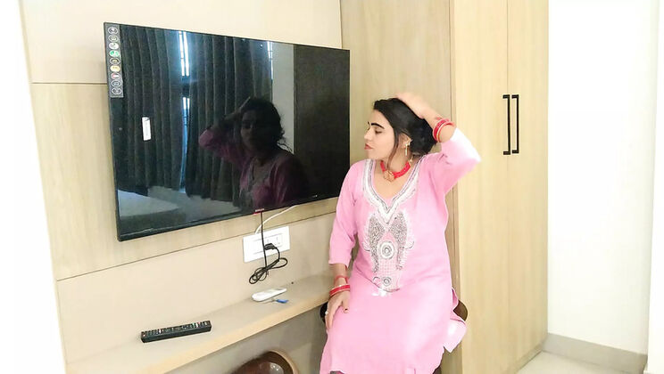Hot Indian Housewife Gets Rough Doggy Style from TV Mechanic - Free Fuck