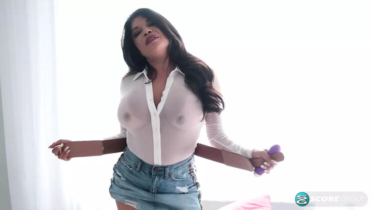 Hot Latina MILF Isabella Flames Solo Play with Big Tits - HD Home Masturbation