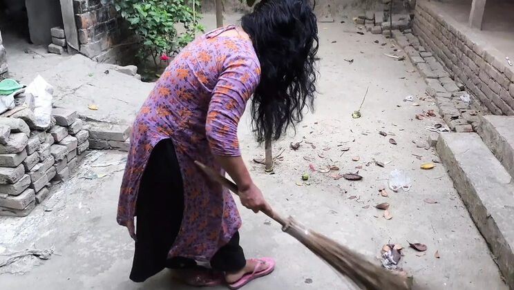 Desi Aunty Gets Anal Fuck in the Yard - Tight Pussy Doggy Style - Indian Mature Sex