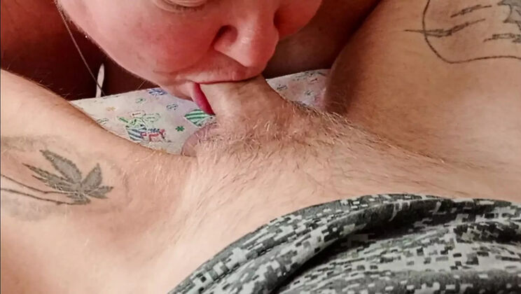 Hot Russian MILF Neighbor Gives Deep Throat Blowjob & Jerks My Dick Till Cumshot