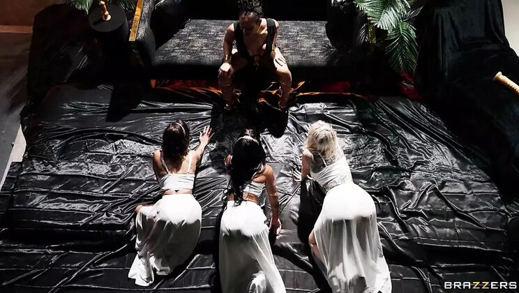 Kira Noir Threesome Fuck with Jesse Pony & Nichole Saphir - Big Tits, Blowjob & Cumshot