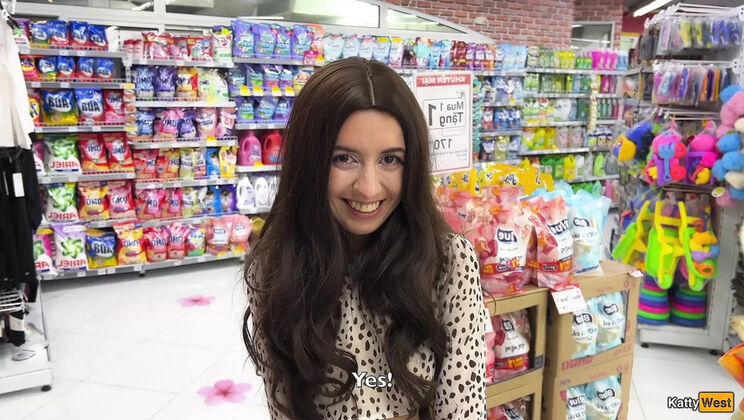 Katty West Removes Condom & Gets Creampie by Fan - Rough Outdoor Sex