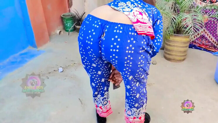 Desi Indian bhabhi Muskan Rani anal sex doggy style - big ass close-up