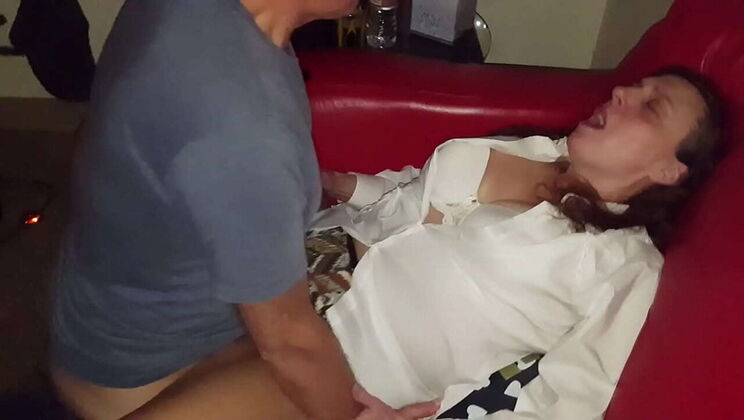 Amateur MILF Agness Gets Creampied While Cuck Hubby Watches - Homemade Threesome