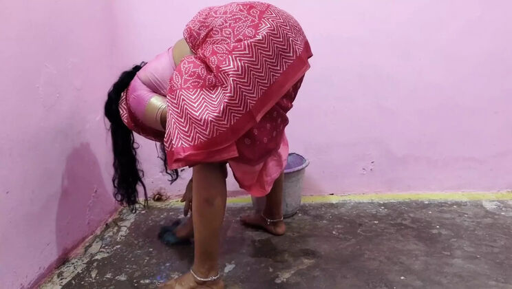 Desi Aunty Cleaning Floor Gets Undressed & Fucked Hard - Mature Indian Bhabhi Creampie