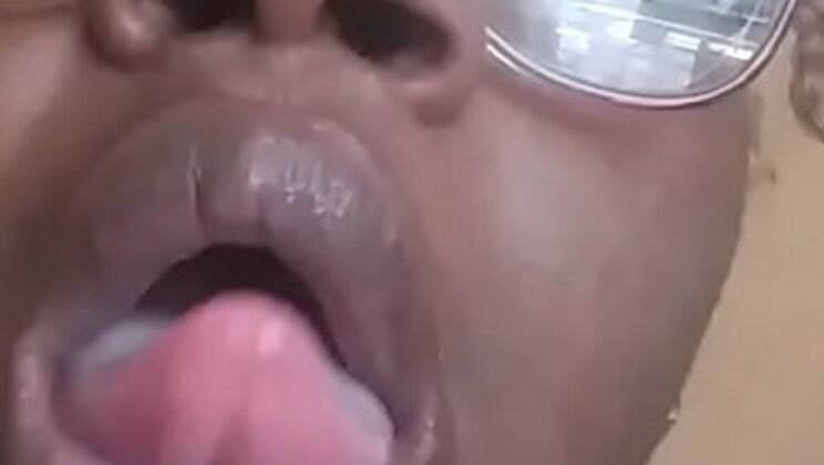Naejae's Freaky Mouth Tour - Amateur MILF Ebony Solo Fun