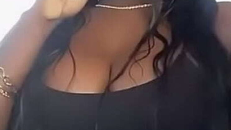 Ebony Slut Sucks Uber Driver's Dick in Car - Imdarkk Blowjob & Facial