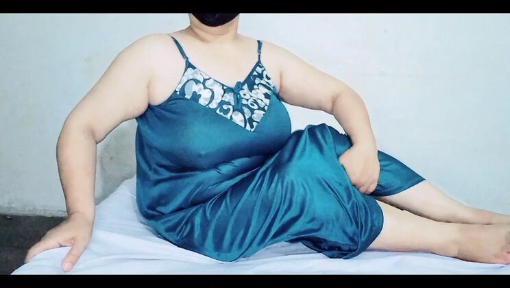 Hot Desi Wife Sucks Huge Cock and Plays with It - Amateur Pakistani Fun