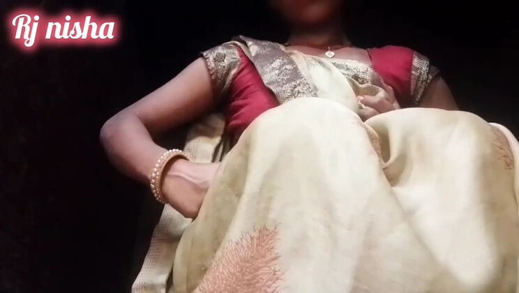 Desi Bhabhi Nisha Fingering Her Wet Pussy - Indian Housewife Solo Masturbation