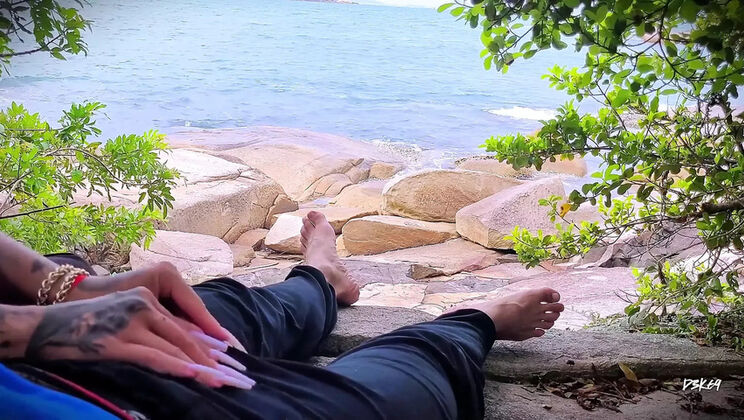 Amateur Teen Handjob Cumshot Surprise on Beach Outdoor Sex