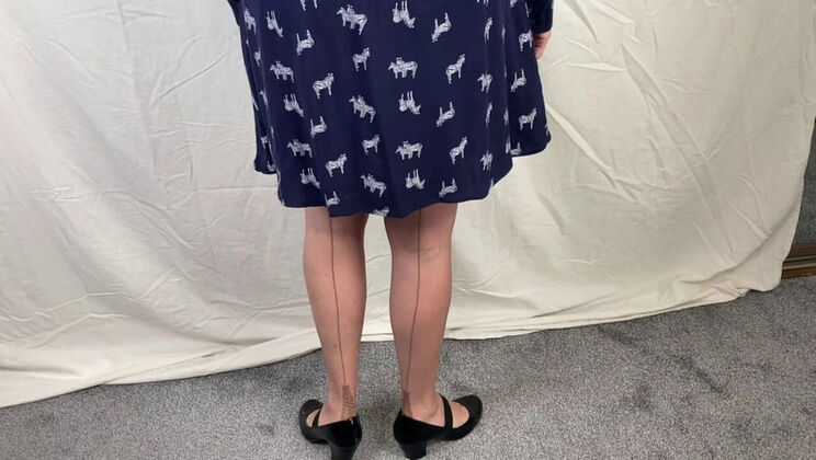 Mrs Mature Amateur Homemade Slow Strip to Vintage Lingerie and Feet Show Pt 1