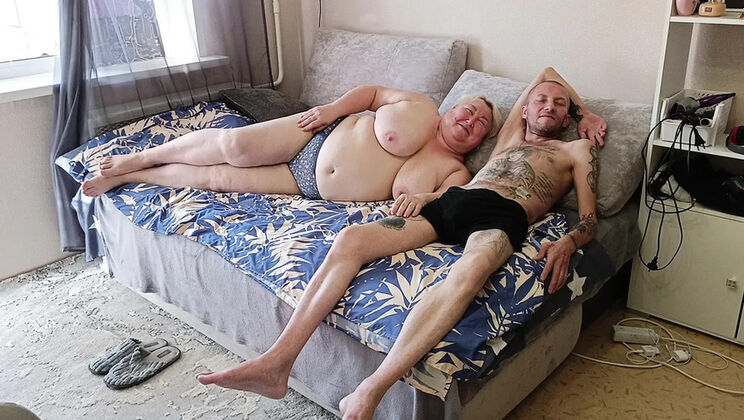 Russian MILF Zona901 swallows thick hot cum from neighbor during lunch break