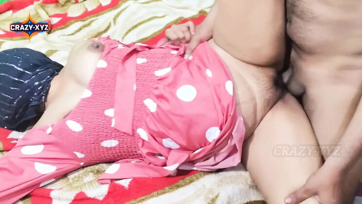 Desi Virgin Girlfriend Tight Pussy Fucking - Amateur Couple Sex Video HD