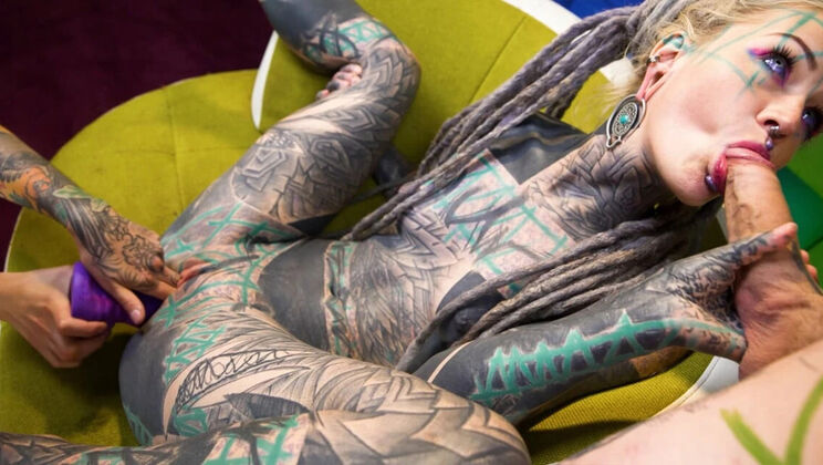 Alternative Threesome with Anal Gapes and Facial Cumshot