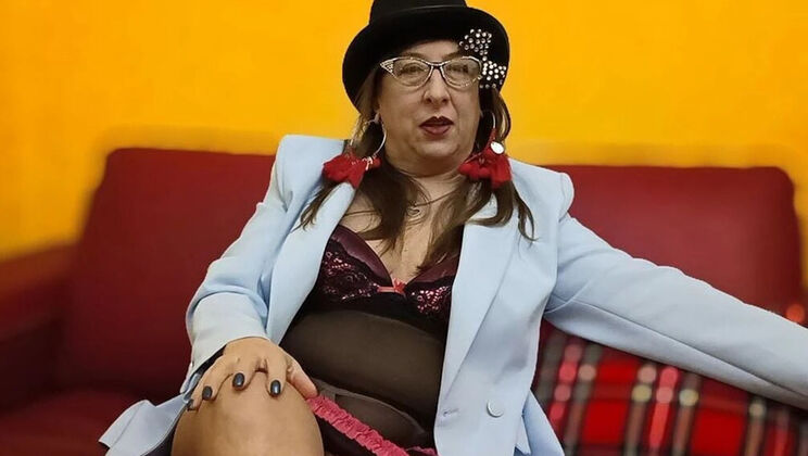 Veronica Rossi Official - Italian MILF with Huge Booty Masturbates in Glasses Homemade Solo