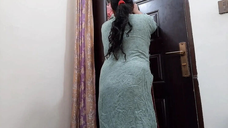 QueenbeautyQB Hot Maid Cleans Room and Gets Ready for Rough Sex in Hindi