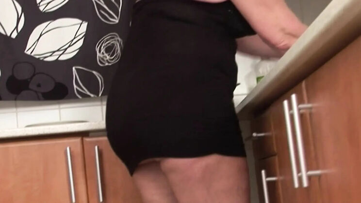 German granny blonde slut fucked hard in kitchen amateur