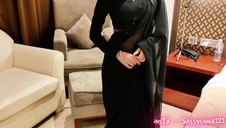 Hot Indian Stepmom Teases Cock For Fast Cum Fountain - Sassysonia