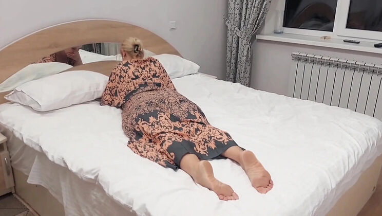 Amateur Mature Wife Selena701 Gets Naked for Hot Sex & Foot Fetish Action