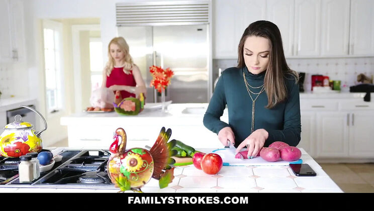 Alix Lynx Thanksgiving Orgy - MILF Step Fantasy with Cum in Mouth