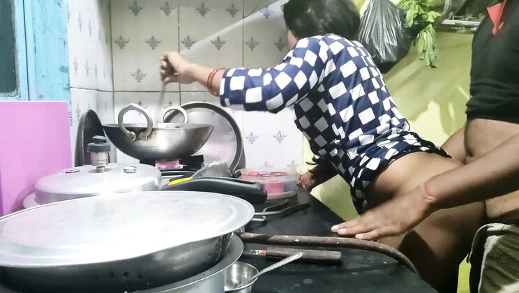 Mumbai Ashu Indian Sister In Law Kitchen Quickie - Horny Desi Aunty Handjob & Cum in Mouth 69
