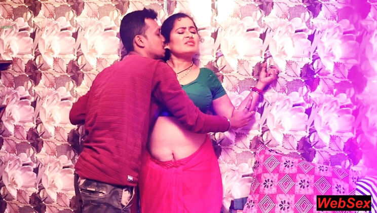 Desi Bhabhi Birthday Sex - Homemade Indian Aunty Seduction & Creampie