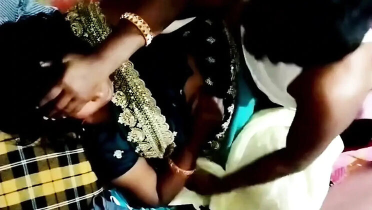 Indian First Time Sex - Hot Girl Hardcore Chudai Video in Hindi HD