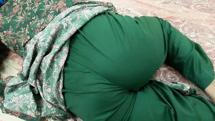 Desi housewife QueenbeautyQB gets rough sex creampie and fingering in homemade video