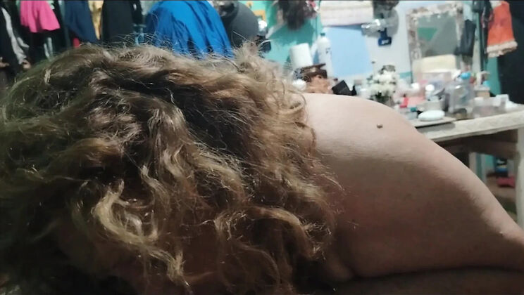 Amateur Latina Mom Gives Blowjob - Homemade MILF Video in Spanish