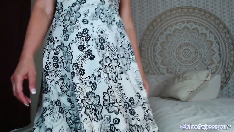 Jess Ryan Big Ass MILF Twerk in Flip Skirt - Hairy Pussy & Dirty Talk