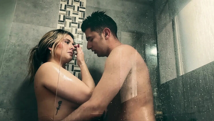 Stepson Surprise Shower Fuck - Juliana Rose Big Tits Riding Tommy Santox Hard