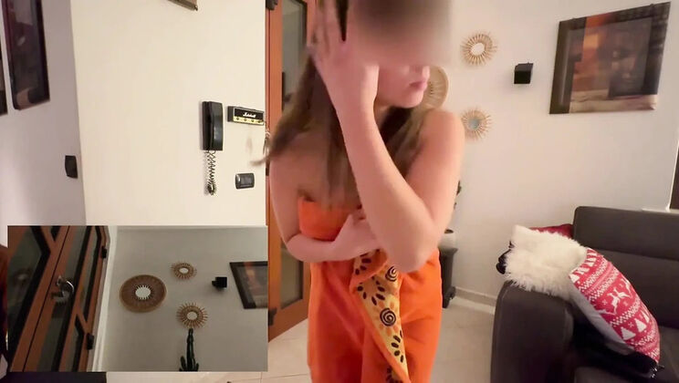 Nude Girl Flashes Pizza Delivery Guy - Towel Slip Accident