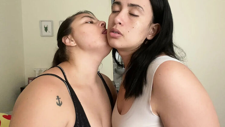 Zoemelissa Romantic Lesbian Kissing & Caressing - Latina MILF Couple HD