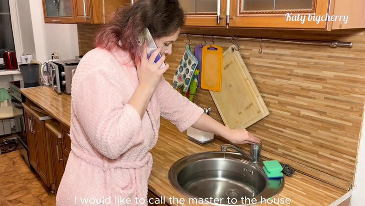 Katybigcherry Gets Her Ass Fucked By The Plumber After Calling Him To Fix The Sink