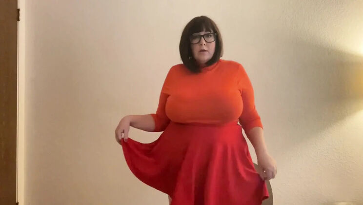 Velma's Huge Tits and Giant Booty For Her Neighbor