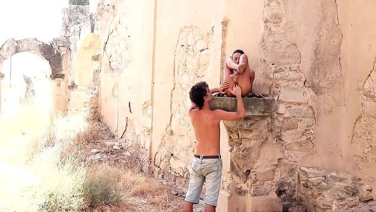 Skinny Amateur Brunette Magia Rosa Gets Her Pussy Eaten Outside Like a Statue