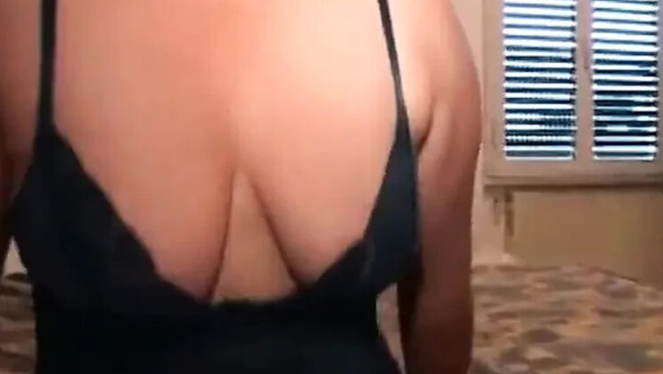 Distinguished Ladies Get Filled in Retro Group Anal