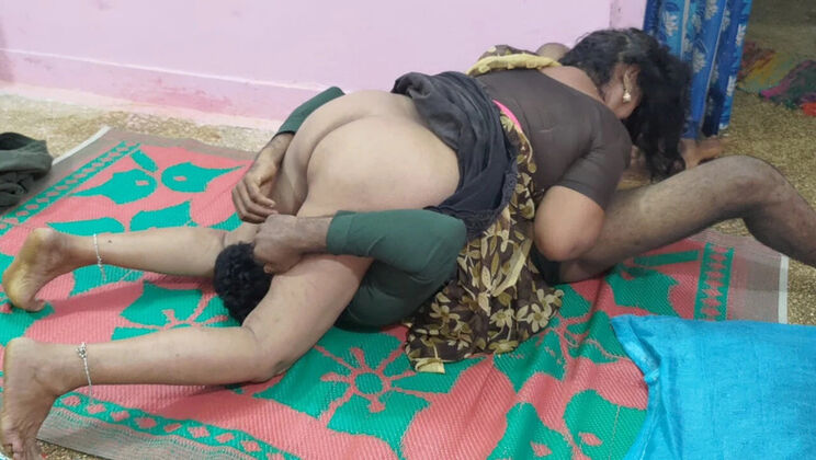 Aunty Alone at Home Gets Pussy Licked with Tongue and Touched Everywhere