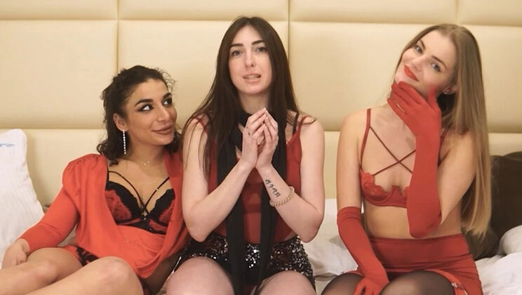 Strip Rock Paper Scissors: Winners Get Their Lesbian Desires