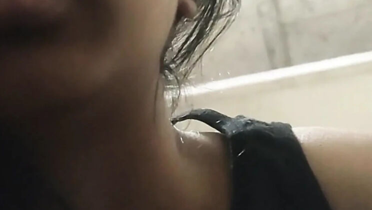 Marathi Bhabhi Fucked by Boyfriend in Public Room Part 2 – Desi Indian Sex Video